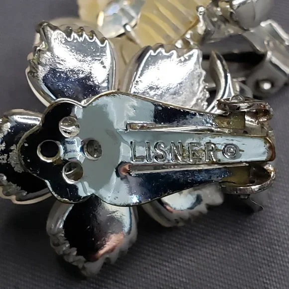 Lisner Clip On Womens Floral Earrings Off White Textured Beads Prong Set 1" - Picture 5 of 7